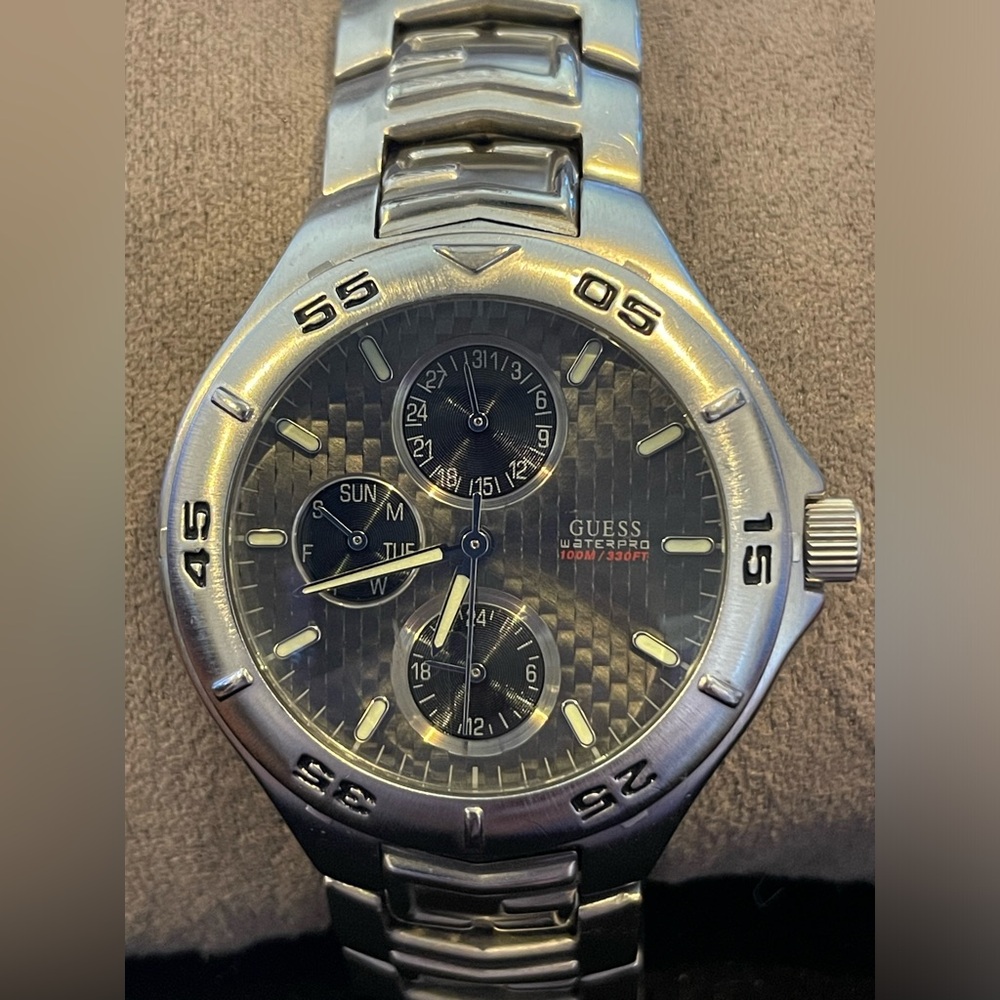 Guess water pro men’s watch graphite face